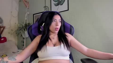 Ana Laura online show from April 25, 11:24 am