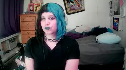 Snapshot of pantygirl929135 chatting on May 16, 12:29 am Princess online show from May 16, 12:29 am