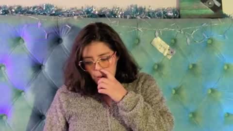 Paola Lyon online show from January 10, 7:10 am