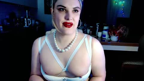 Sarina Williams online show from April 19, 1:32 pm