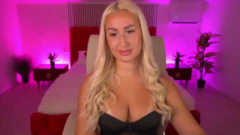 Snapshot of paolamola chatting on June 26, 2:32 pm Lia online show from June 26, 2:32 pm