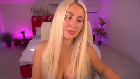 Snapshot of paolamola chatting on July 19, 1:48 pm Lia online show from July 19, 1:48 pm