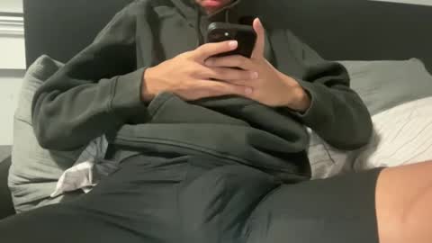 Snapshot of paolb305 chatting on January 2, 2:43 am El wolf online show from January 2, 2:43 am