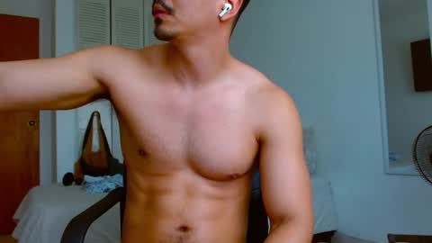Snapshot of paolo_savanna chatting on November 8, 6:29 pm paolo_savanna online show from November 8, 6:29 pm