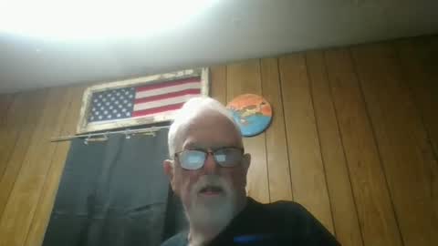 Snapshot of papajb70 chatting on March 4, 2:06 am papajb70 online show from March 4, 2:06 am