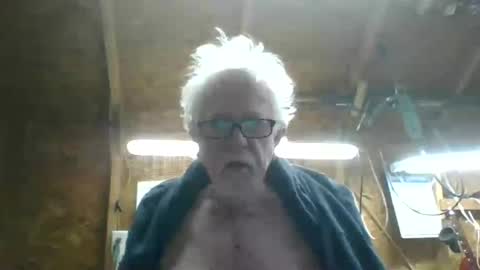 Snapshot of papajb70 chatting on July 28, 2:18 am papajb70 online show from July 28, 2:18 am