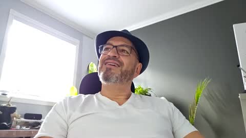 Snapshot of papi1979 chatting on January 2, 2:35 pm Papi online show from January 2, 2:35 pm