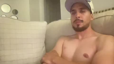 Snapshot of papicubano_guapo23cm chatting on June 11, 4:43 am papicubano_guapo23cm online show from June 11, 4:43 am