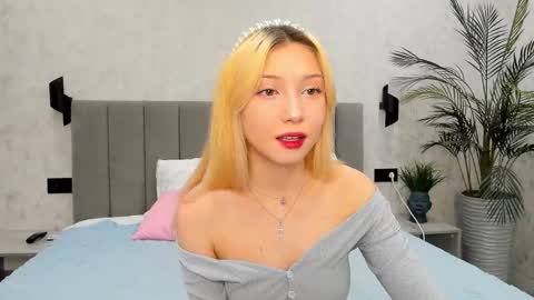 Snapshot of paradi_se chatting on January 18, 8:40 am Melena online show from January 18, 8:40 am