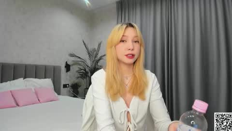 Snapshot of paradi_se chatting on February 1, 12:42 am Melena online show from February 1, 12:42 am