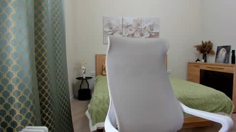 Snapshot of paradi_se chatting on February 13, 8:43 am Melena online show from February 13, 8:43 am