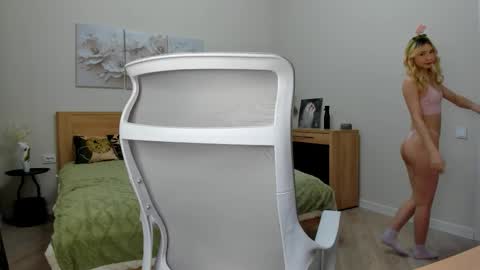 Snapshot of paradi_se chatting on February 20, 8:38 am Melena online show from February 20, 8:38 am