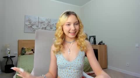 Snapshot of paradi_se chatting on February 26, 8:35 am Melena online show from February 26, 8:35 am