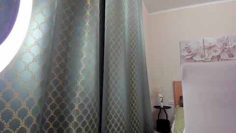 Snapshot of paradi_se chatting on February 28, 8:37 am Melena online show from February 28, 8:37 am