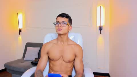 Ryan And Casper online show from November 22, 5:01 pm