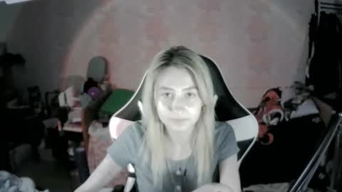 Snapshot of paradise_shade chatting on November 24, 5:34 pm paradise_shade online show from November 24, 5:34 pm