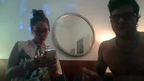 parejarock40346 online show from April 3, 12:41 am