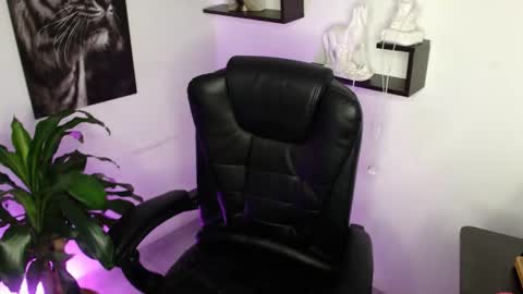 Paris D angelo online show from February 1, 6:06 pm