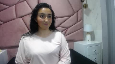 Snapshot of paris_love19 chatting on November 22, 7:46 pm kitty online show from November 22, 7:46 pm