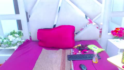 paris_squirtt online show from May 23, 9:19 pm
