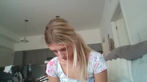 Snapshot of parisbaby2000 chatting on September 18, 3:58 pm parisbaby2000 online show from September 18, 3:58 pm