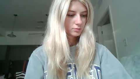Snapshot of parisbaby2000 chatting on October 7, 2:47 pm parisbaby2000 online show from October 7, 2:47 pm