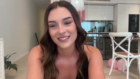 Snapshot of parisbabyxox chatting on September 13, 12:43 am ParisBabyxox online show from September 13, 12:43 am