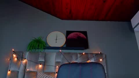 PARIS online show from March 2, 7:54 pm