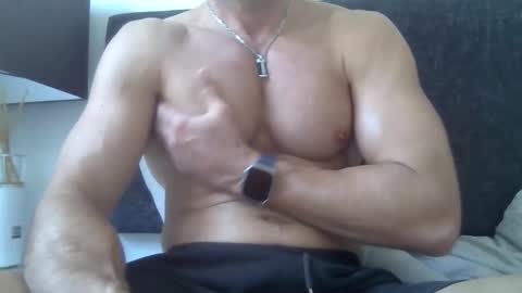 Snapshot of parisien75015 chatting on February 14, 10:12 am Porn Actor 21cm Hetero online show from February 14, 10:12 am