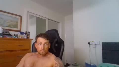 Snapshot of parisstone1557 chatting on February 25, 4:33 am parisstone1557 online show from February 25, 4:33 am