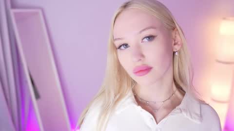 Snapshot of party_4_u chatting on November 19, 10:59 am Sofi online show from November 19, 10:59 am