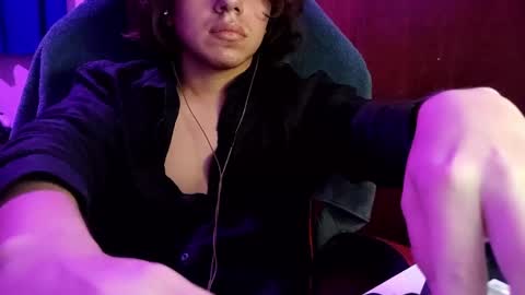 pasta_alfredo69 online show from April 28, 1:48 am