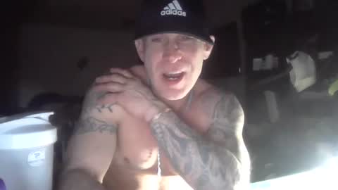 Snapshot of patosbigin chatting on February 28, 2:12 am patosbigin online show from February 28, 2:12 am