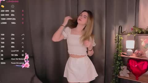 Snapshot of patriciamitchell_ chatting on February 28, 9:32 am Mia online show from February 28, 9:32 am