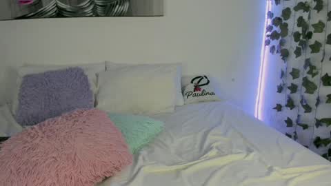 paulina online show from December 19, 1:50 am