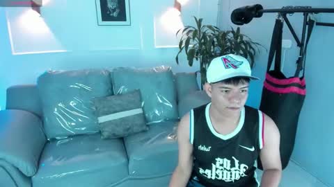 paul27__ online show from December 2, 3:12 am