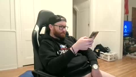 shy online show from April 19, 4:23 am