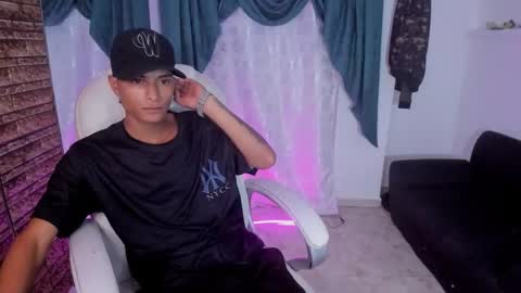 Snapshot of paul_booy chatting on October 25, 3:47 am Paul online show from October 25, 3:47 am