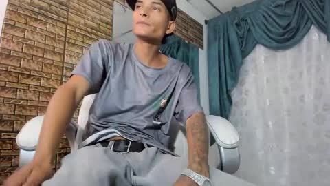 Snapshot of paul_booy chatting on October 26, 3:56 am Paul online show from October 26, 3:56 am