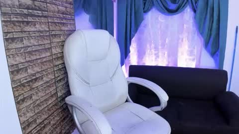 Snapshot of paul_booy chatting on November 8, 4:01 am Paul online show from November 8, 4:01 am