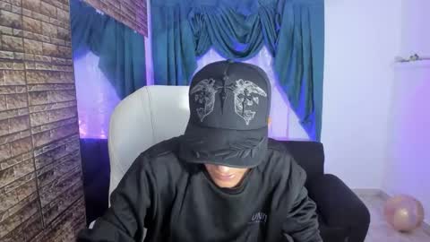 Snapshot of paul_booy chatting on November 11, 3:06 am Paul online show from November 11, 3:06 am