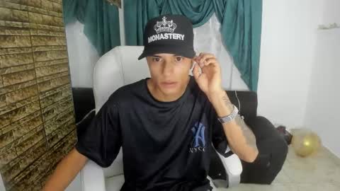 Snapshot of paul_booy chatting on November 13, 2:21 am Paul online show from November 13, 2:21 am