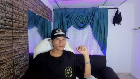 Snapshot of paul_booy chatting on November 14, 3:05 am Paul online show from November 14, 3:05 am