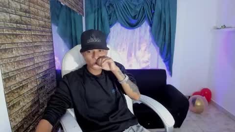 Snapshot of paul_booy chatting on November 15, 4:10 am Paul online show from November 15, 4:10 am