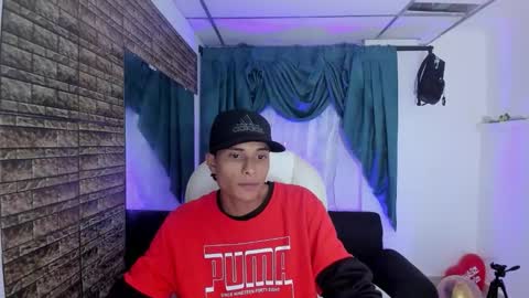 Snapshot of paul_booy chatting on November 16, 12:00 pm Paul online show from November 16, 12:00 pm