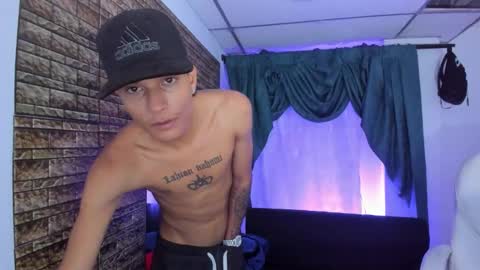 Snapshot of paul_booy chatting on November 20, 4:12 am Paul online show from November 20, 4:12 am