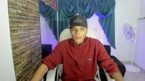 Snapshot of paul_booy chatting on November 27, 5:09 am Paul online show from November 27, 5:09 am