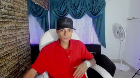 Snapshot of paul_booy chatting on December 2, 3:01 am Paul online show from December 2, 3:01 am