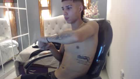 PAUL online show from December 19, 2:13 pm