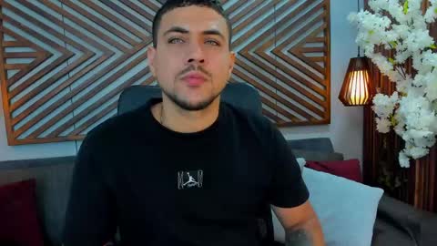 Snapshot of paul_rivera chatting on May 6, 8:14 pm Paul Rivera online show from May 6, 8:14 pm